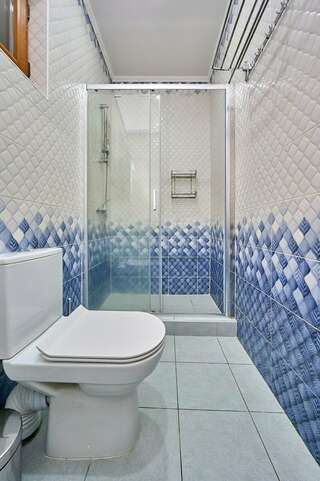 Гостиница Дольче Вита Витязево Улучшенный трехместный номер-11