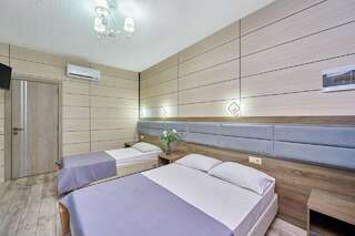 Гостиница Дольче Вита Витязево Улучшенный трехместный номер-5