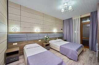 Гостиница Дольче Вита Витязево Улучшенный трехместный номер-3