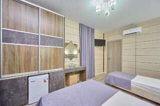 Гостиница Дольче Вита Витязево Улучшенный трехместный номер-6